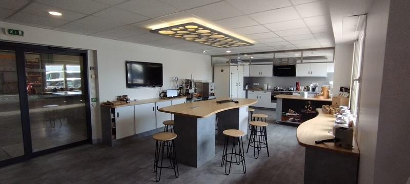 Entrepôt - 1 120 m² - 20 pièces