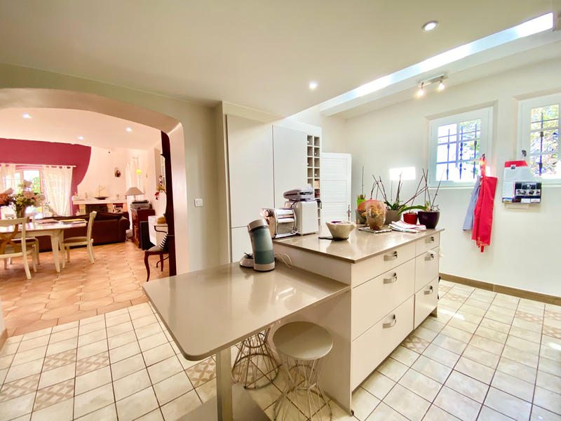 Maison - 287 m² - 9 pièces