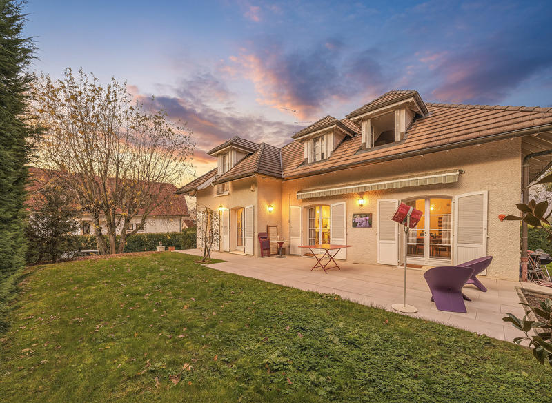 Maison - 265 m² - 7 pièces