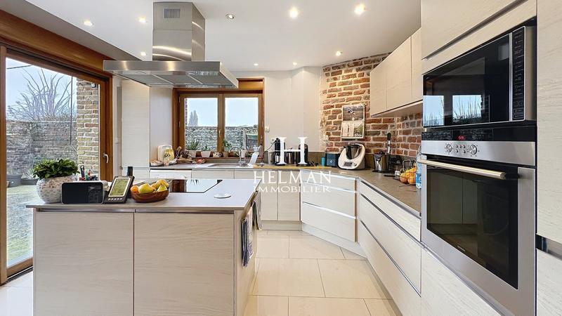 Maison - 220 m² - 8 pièces