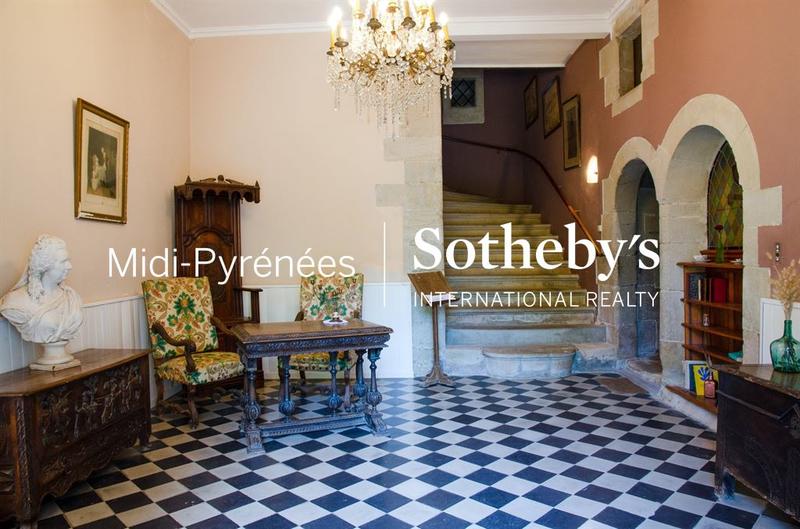 Château - 1 573 m² - 36 pièces