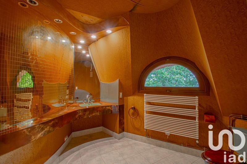 Maison - 333 m² - 8 pièces