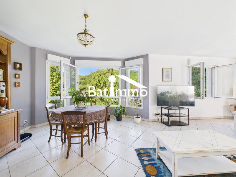 Maison - 211 m² - 7 pièces