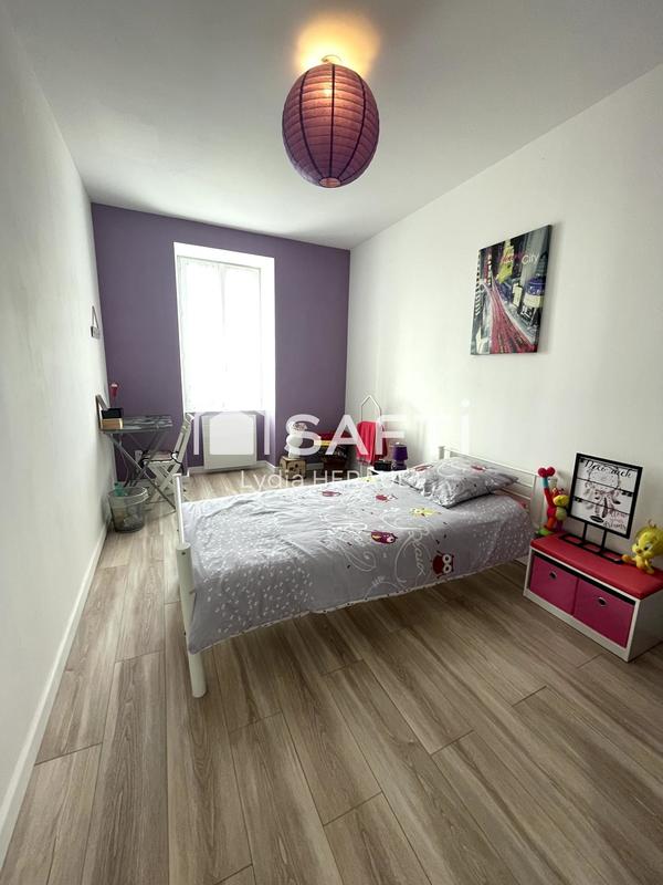 Maison - 235 m² - 8 pièces