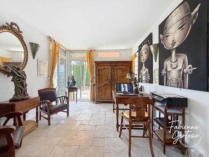 Maison - 204 m² - 5 pièces