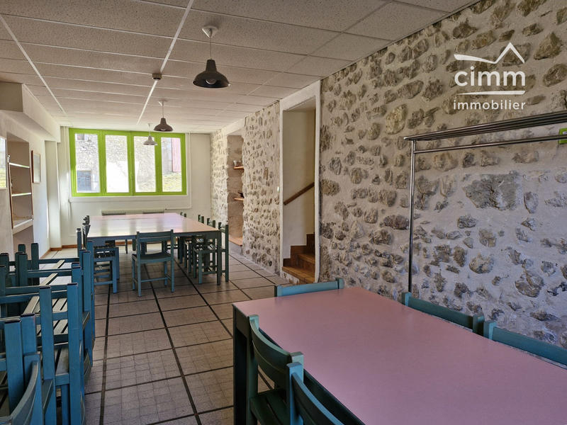 Maison - 698 m² - 15 pièces