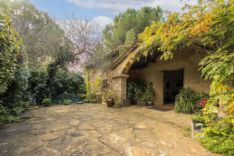 Maison - 250 m² - 7 pièces