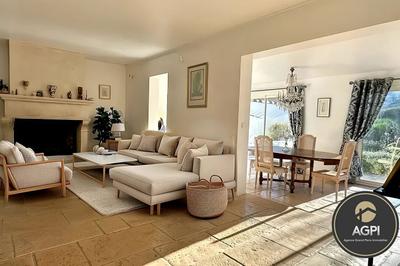 Maison traditionnelle - 122 m² - 5 pièces