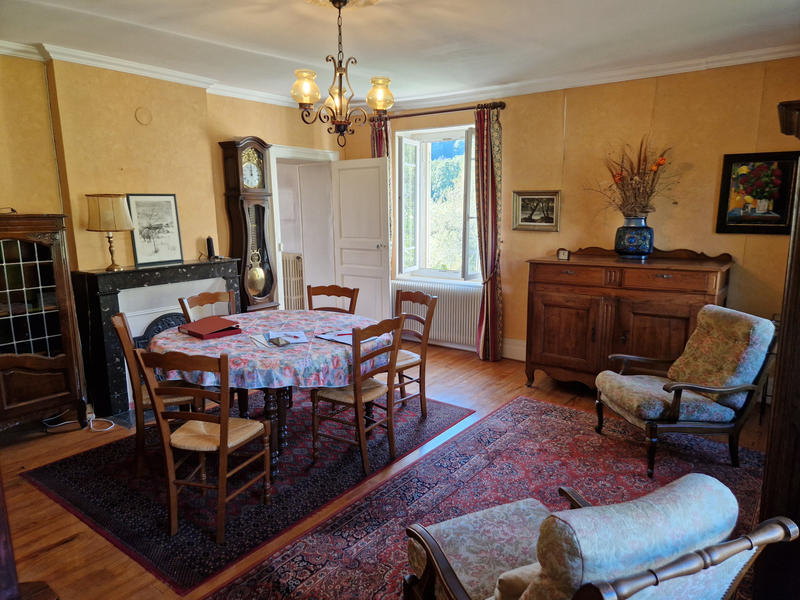 Maison - 186 m² - 8 pièces