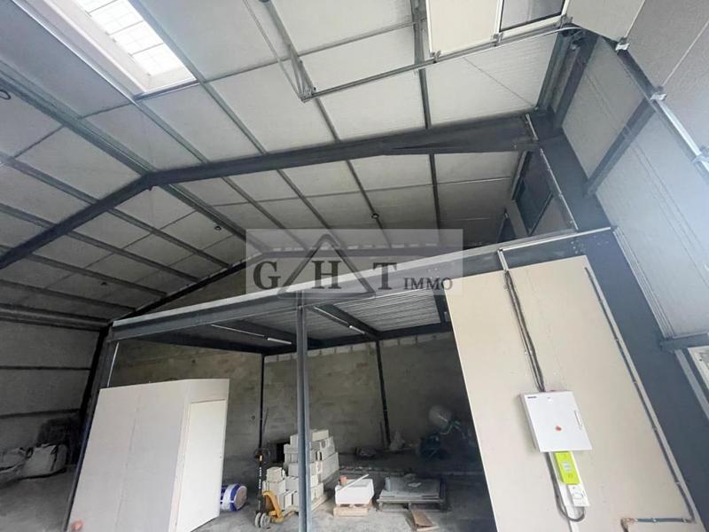 Entrepôt - 490 m²