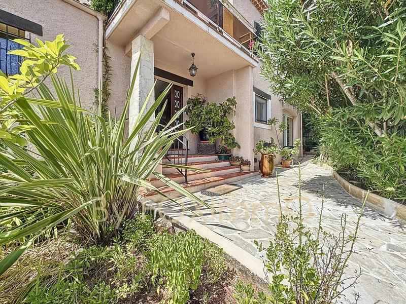 Villa - 215 m² - 7 pièces