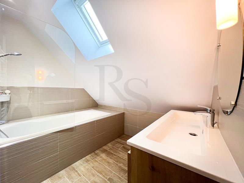 Maison - 200 m² - 6 pièces