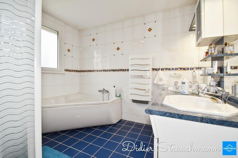 Maison - 161 m² - 8 pièces