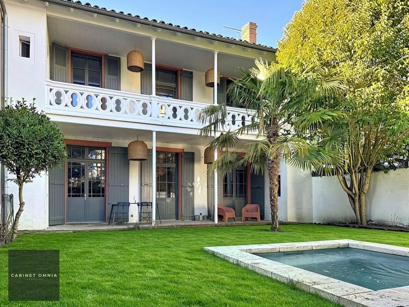 Maison ancienne - 230 m² - 7 pièces