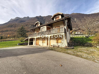 Maison ancienne - 250 m² - 8 pièces