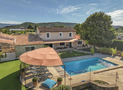 Propriété - 260 m² - 9 pièces