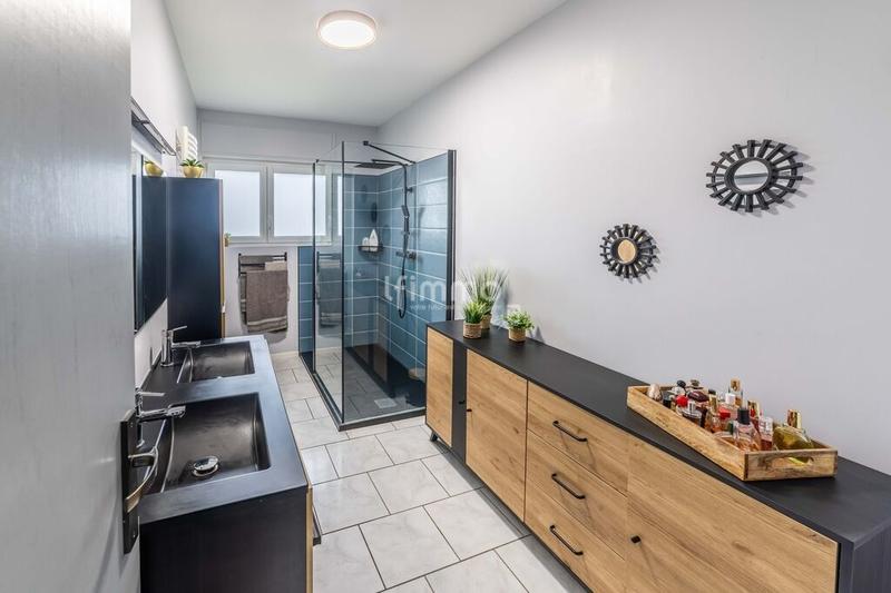 Maison - 99 m² - 5 pièces