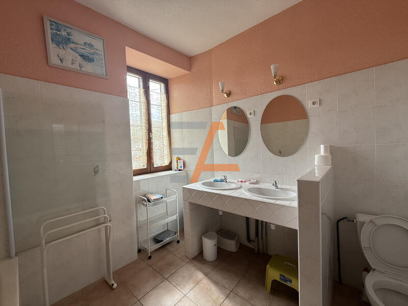 Maison - 180 m² - 5 pièces