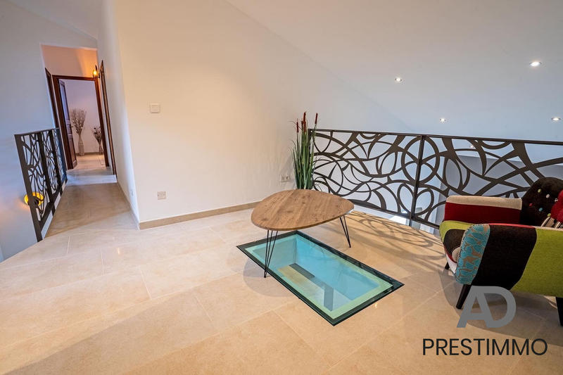 Villa - 238 m² - 6 pièces