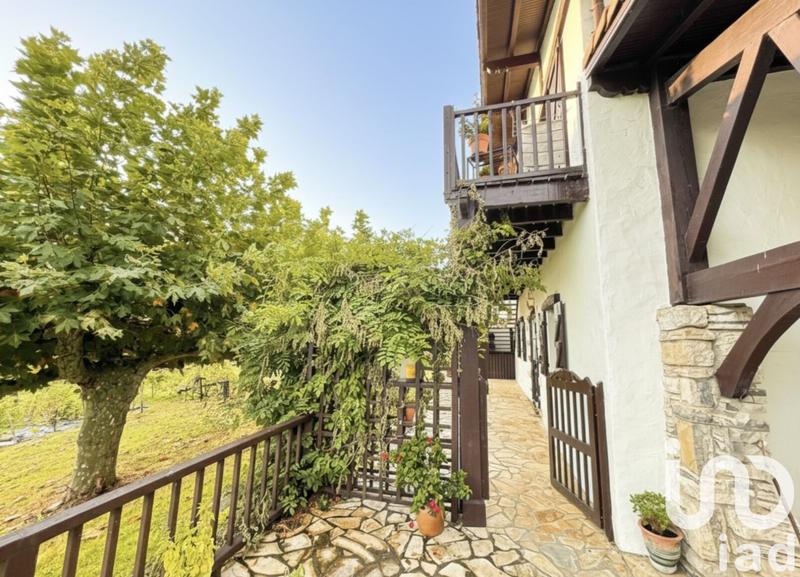 Maison - 290 m² - 9 pièces