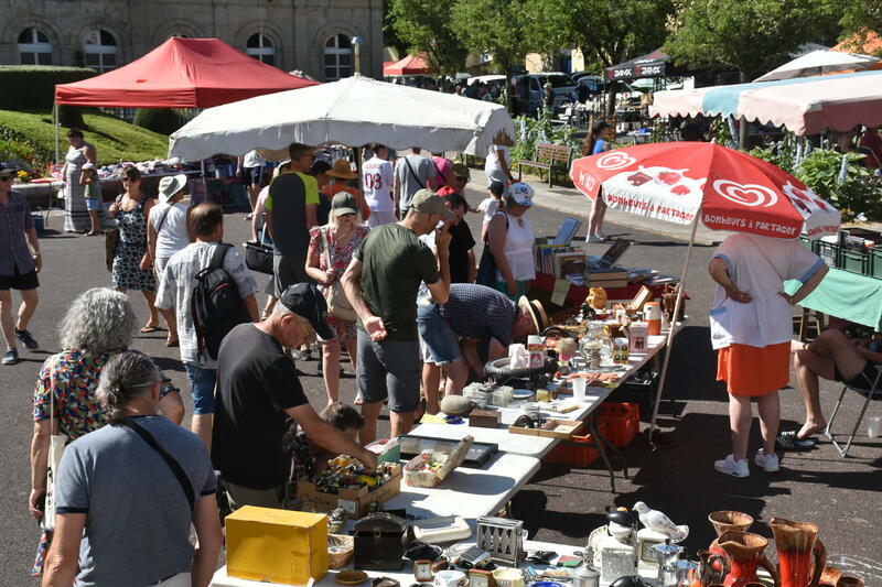 Grande brocante d'ete - néris-les-bains 28 juin 2026