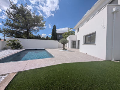 Maison - 201 m² - 5 pièces