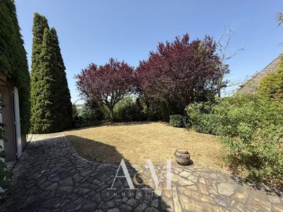 Propriété - 275 m² - 7 pièces