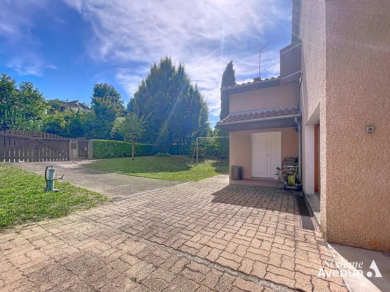 Maison - 186 m² - 8 pièces