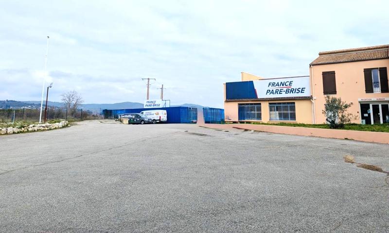 Local d'activité / Entrepôt - 276 m² - 4 pièces