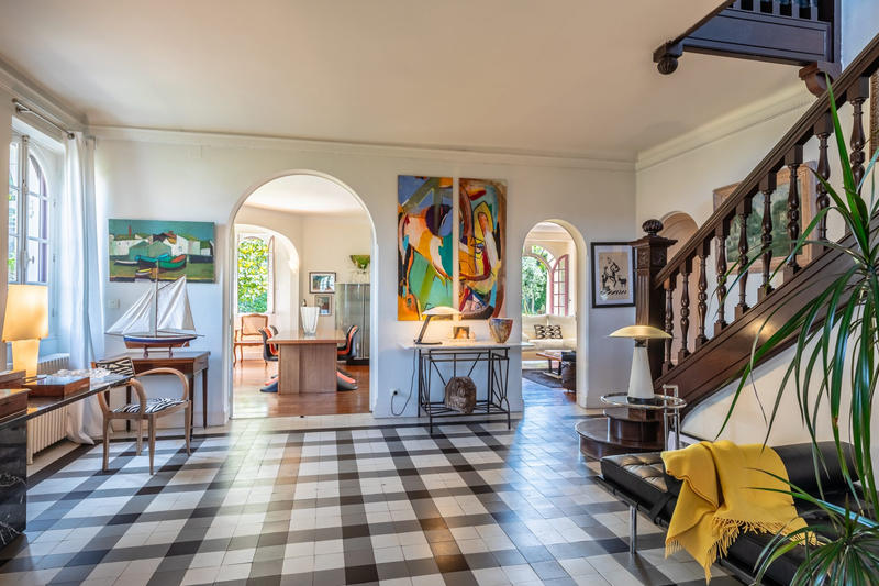 Maison - 214 m² - 6 pièces