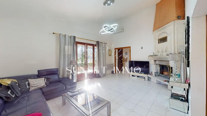 Maison - 220 m² - 6 pièces