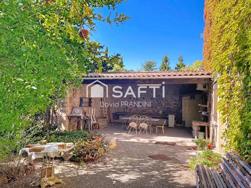 Maison - 320 m² - 12 pièces