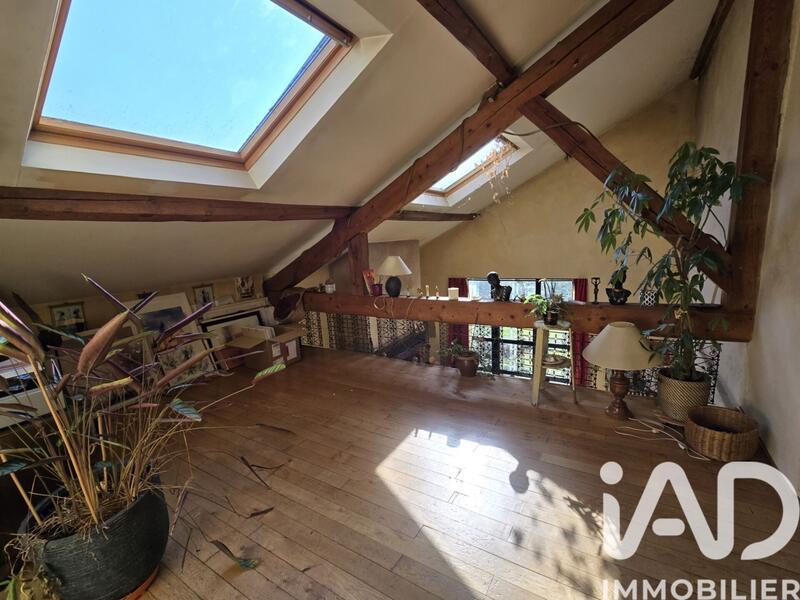 Maison - 220 m² - 11 pièces