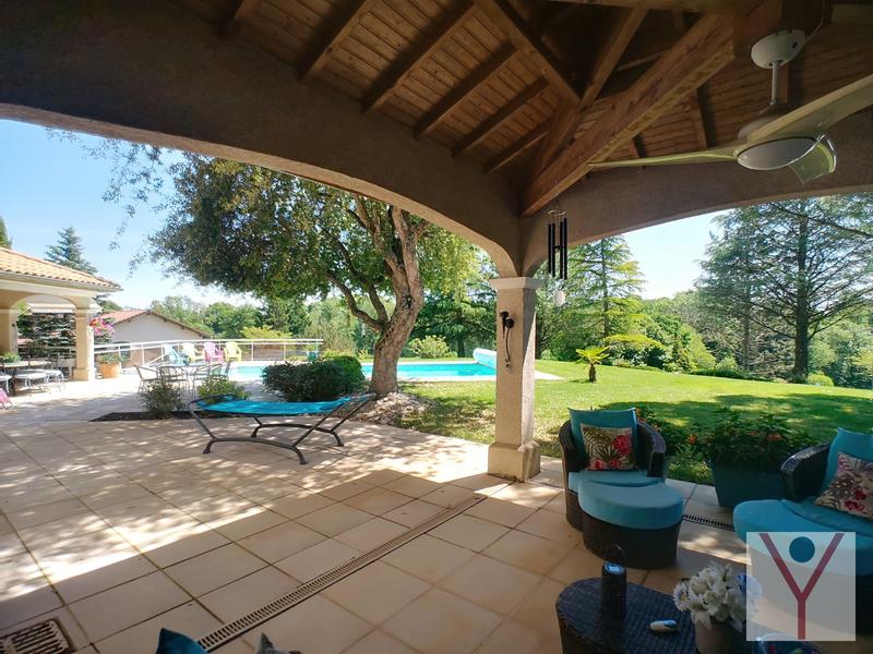 Maison - 258 m² - 7 pièces