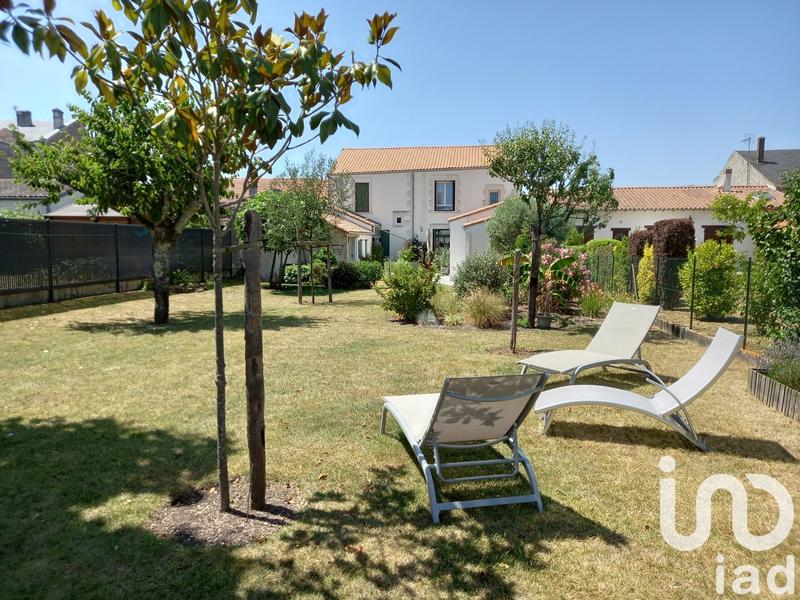 Maison - 230 m² - 9 pièces