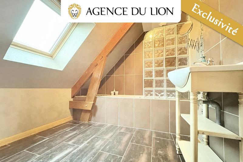 Maison traditionnelle - 220 m² - 8 pièces