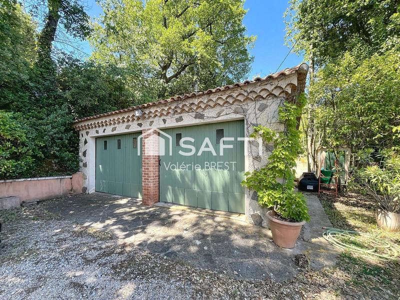 Maison - 220 m² - 9 pièces