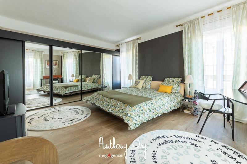 Maison de ville - 247 m² - 10 pièces