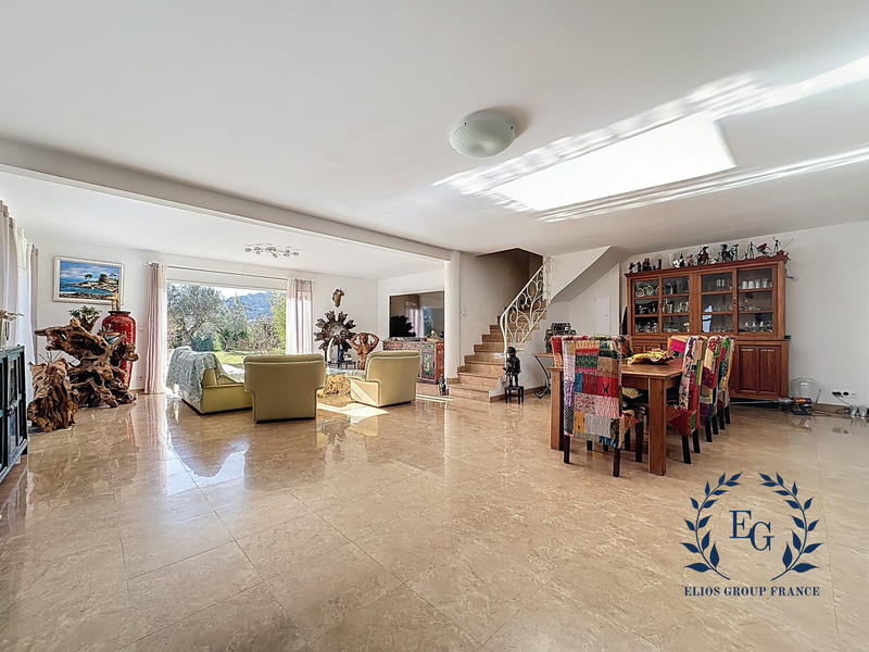 Maison - 170 m² - 5 pièces