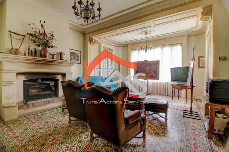 Maison - 374 m² - 10 pièces