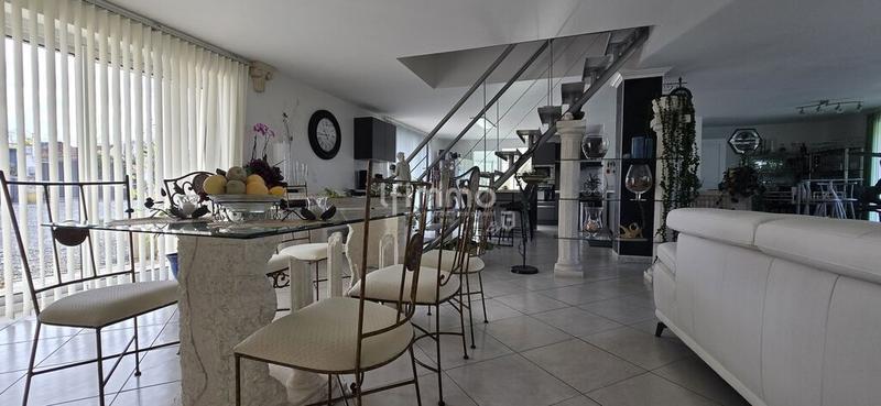 Maison - 232 m² - 6 pièces