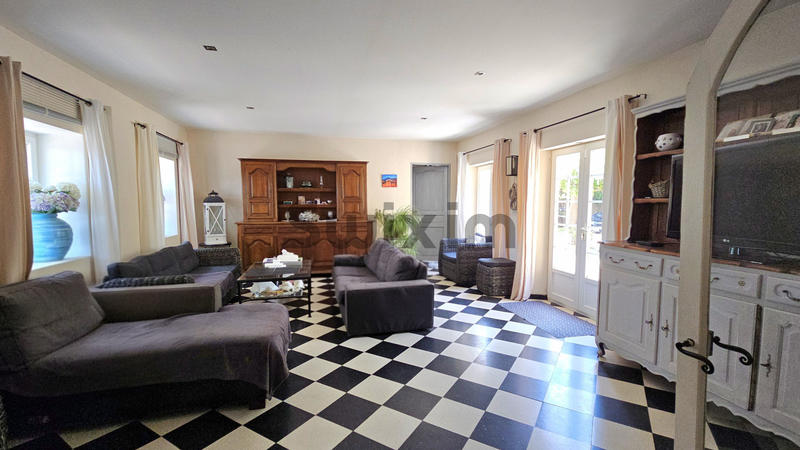 Propriété - 412 m² - 19 pièces