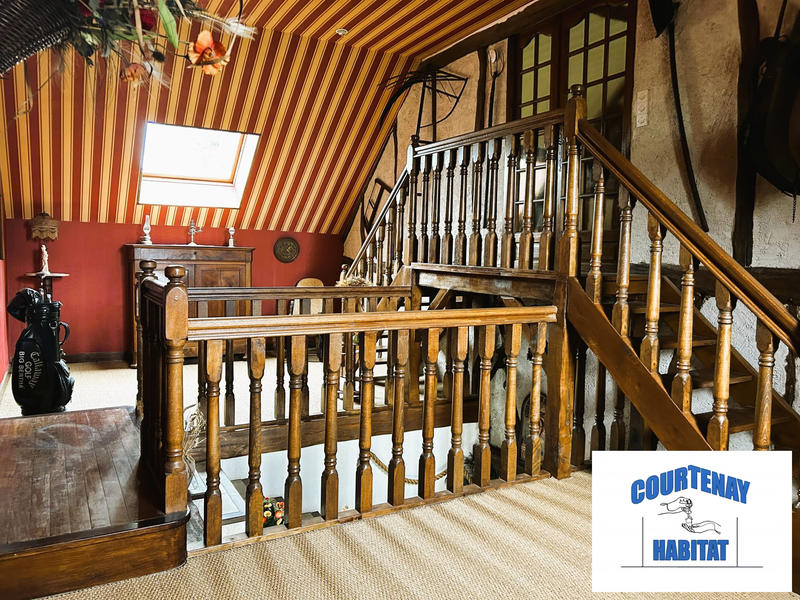 Maison traditionnelle - 280 m² - 7 pièces