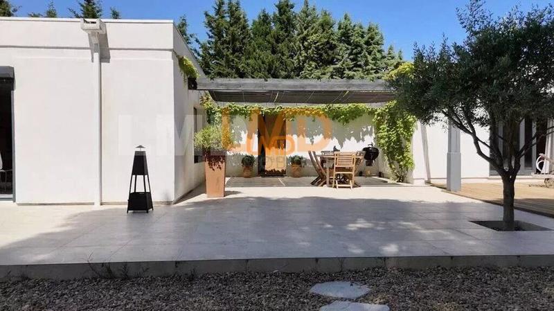 Propriété - 280 m² - 7 pièces