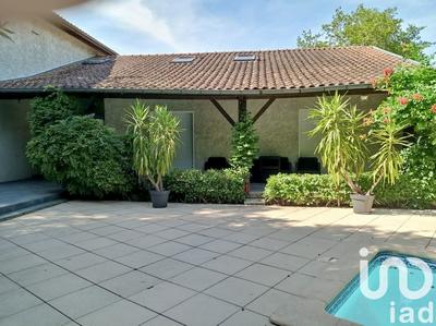 Maison - 260 m² - 9 pièces