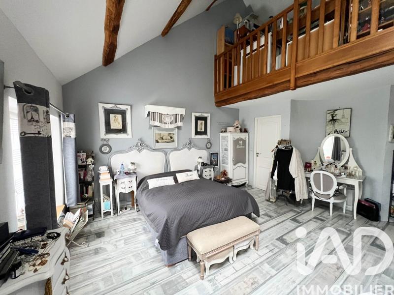 Maison - 243 m² - 7 pièces