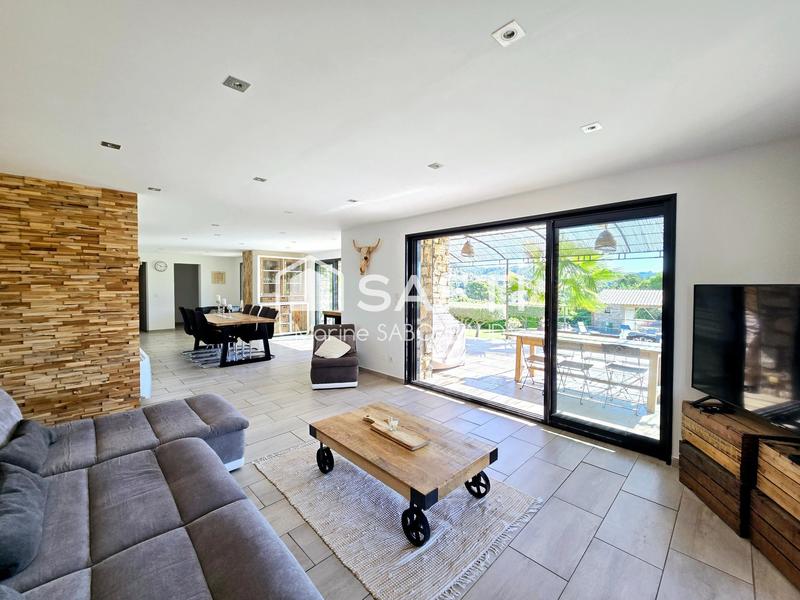 Maison - 192 m² - 6 pièces