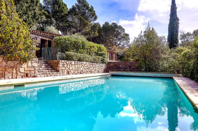 Propriété - 234 m² - 8 pièces