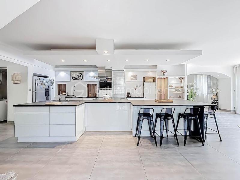 Maison en pierre - 260 m² - 6 pièces