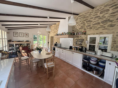 Mas - 250 m² - 8 pièces